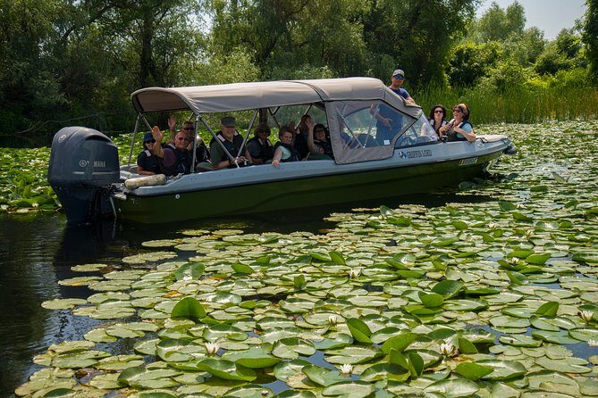 PRIVATE 4-5h speedboat tour to the village Mila23 - Key Points
