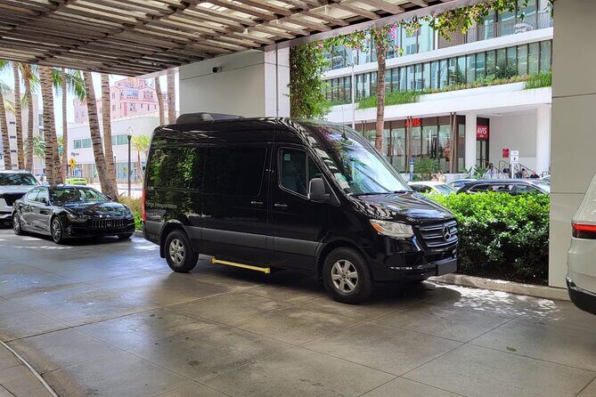 Private 4-Hour Transportation Service in Miami. 10 pax. - Key Points