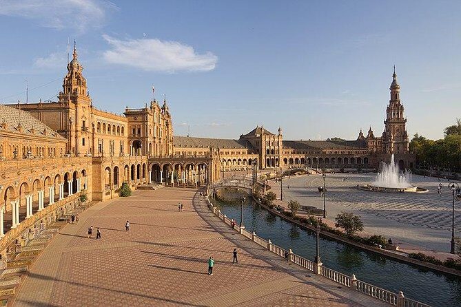 Private 4-hour Walking Tour of Sevilla with official tour guide - FAQs