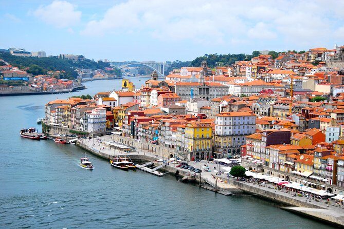 Private 4 hours tour of the "Main Monuments" in Oporto w/ pick up - Discovering Porto’s Most Famous Monuments in a Short Time