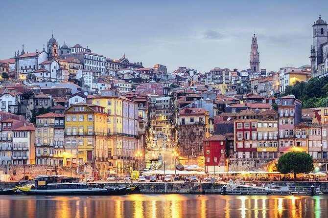 Private 4 hours tour of the "Main Monuments" in Oporto w/ pick up - The Sum Up