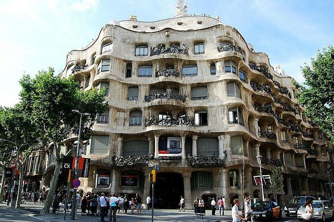 Private 4h Tour Of Camp Nou And Most Emblematic Sites Of Barcelona with pick up - Who Should Consider This Tour?