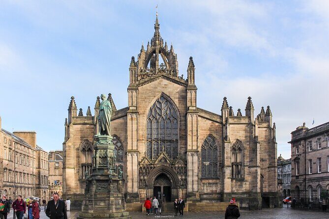 Private 4h Walking Tour in Edinburgh with Edinburgh Castle Tour - Practical Details and Considerations