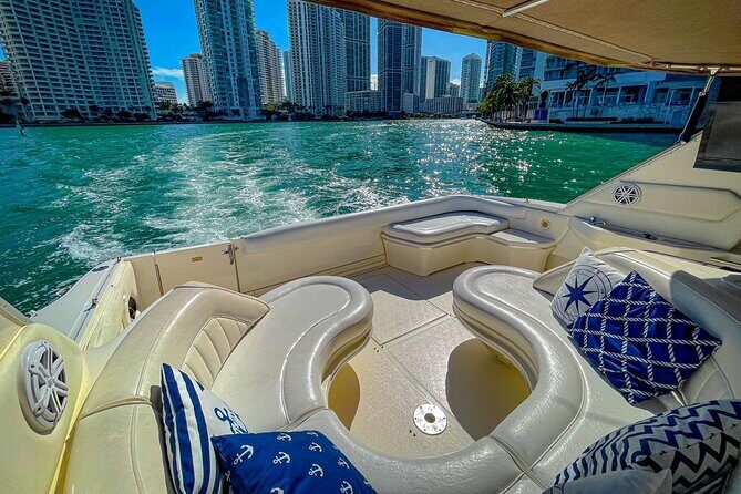 Private 52' Yacht Rental with Captain in Miami - FAQ