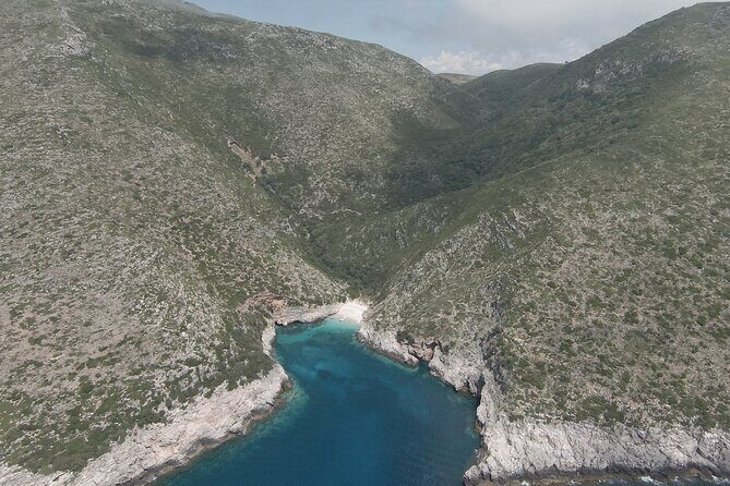 Private 6 H Boat Dafina Bay & Bear's Bay - The Itinerary in Detail