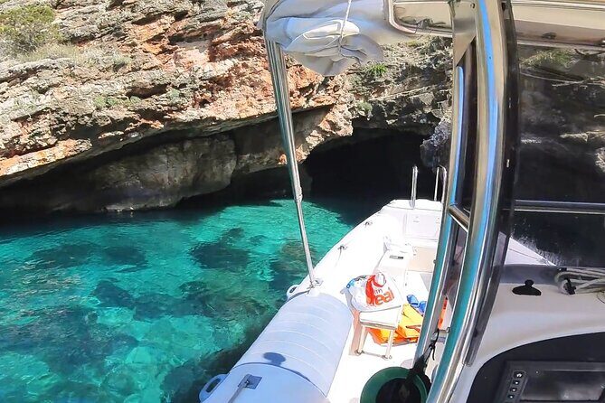 Private 6 H Boat Dafina Bay & Bear's Bay - Who Will Love This Tour?