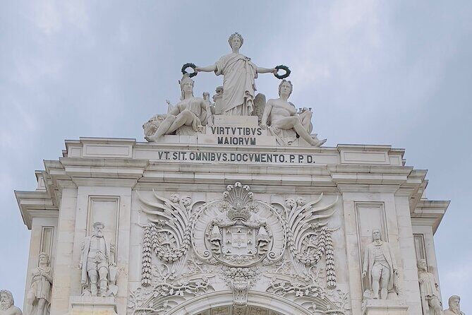 Private 6 or 10 Food Tasting and City Highlights Tour in Lisbon - Exploring Lisbon Through Food and Sights: An In-Depth Review