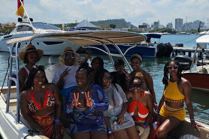 Private 8-Hour Boat Tour to the Rosario and Barú Islands - Key Points