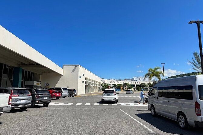 Private Airport Pickup and drop off in Jamaica - The Breakdown: What to Expect