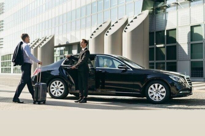 Private Airport Transfer between Paris and Parisian Airports - Value and Practicality