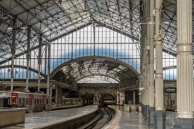 Private Airport Transfer between Paris and Parisian Airports - Who Should Consider This Transfer?