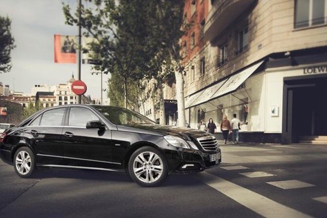 Private airport transfer: from the airport to the city of Luxembourg - Comparing to Other Options