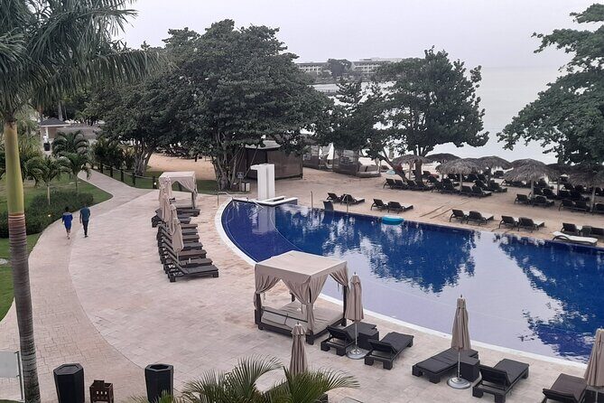 Private Airport Transfer to Negril Roundtrip - Key Points