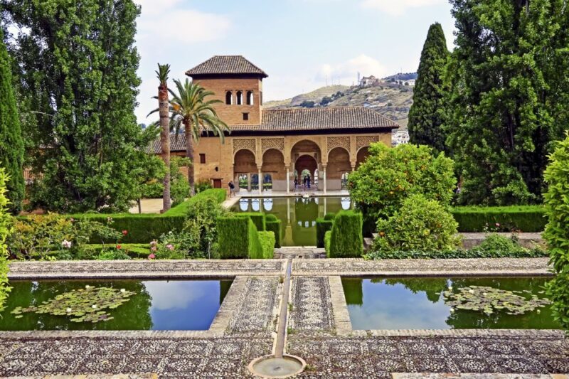 Private Alhambra Tour From Malaga & Surrounds - The Sum Up: Who Should Consider This Tour?