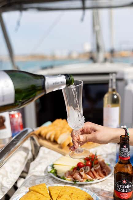 Private and exclusive sailboat in the Bay of Palma and surrounding areas - The Sum Up
