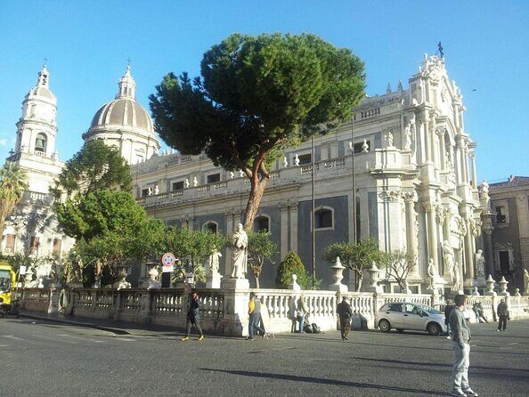 Private and Guided Godfather Tour from Catania with lunch - Key Points