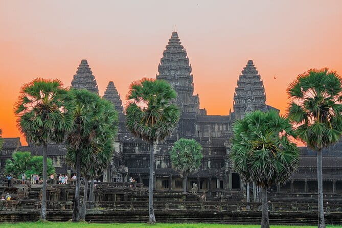 Private Angkor Wat Sunrise Guide Tour include Breakfast and Snack - Key Points