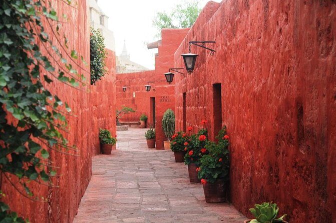 Private Arequipa City Tour: Juanita Museum, Santa Catalina and Colonial Suburbs - Who Should Consider This Tour?