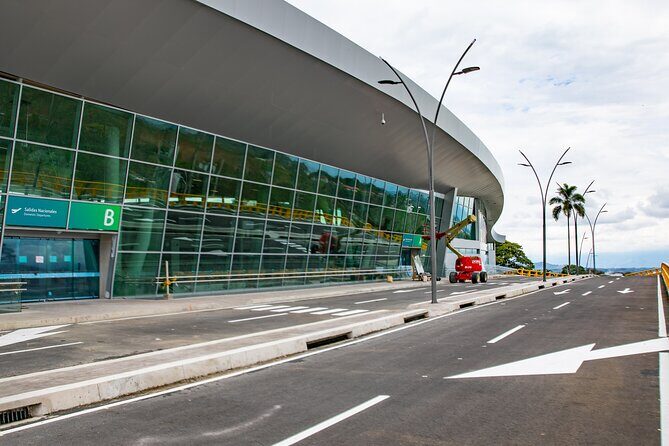 Private Arrival or Departure Transfer: Matecaña Int Airport - Key Points