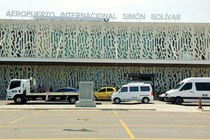 Private Arrival or Departure Transfer: Simon Bolivar Airport (One Way) - Who Should Book This Service?