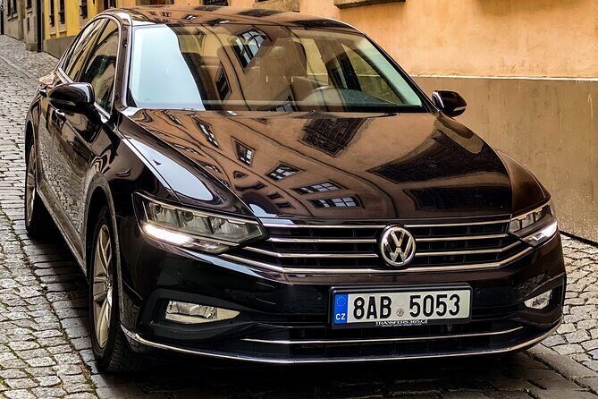 Private ARRIVAL Transfer by LIMOUSINE 3+1pax - Key Points