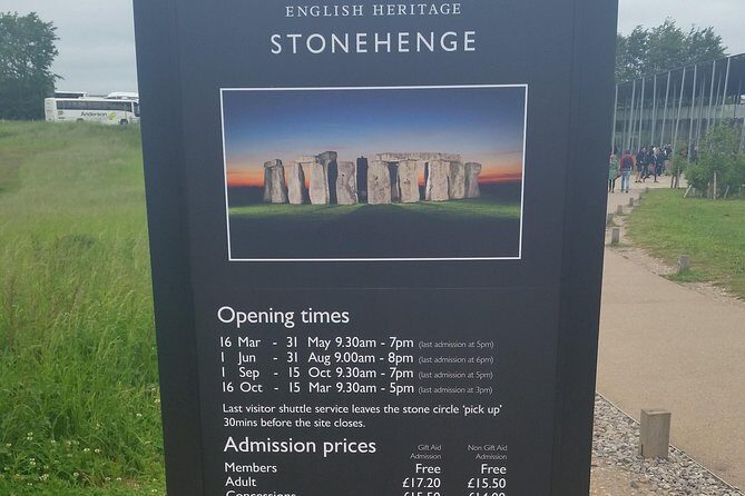 Private Arrival Transfer: Heathrow Airport to London with Stopover at Stonehenge - The Sum Up