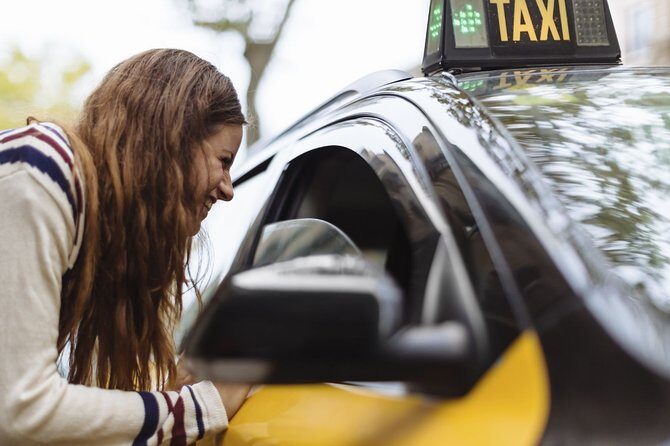 Private Arrival Transfers From Barcelona Airport to Sitges City Center - Detailed Review of the Private Transfer Experience