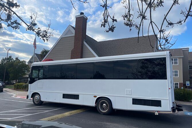 Private Austin Bergstrom Airport Transfer Charter Bus to Austin - Austin Airport Transfers: A Comfortable Solution for Larger Groups