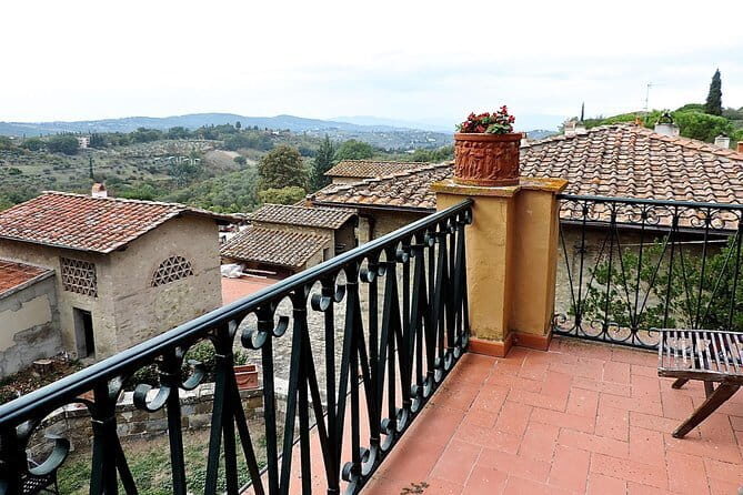 Private Authentic Dining Experience in a Tuscan Villa with Simona - Key Points