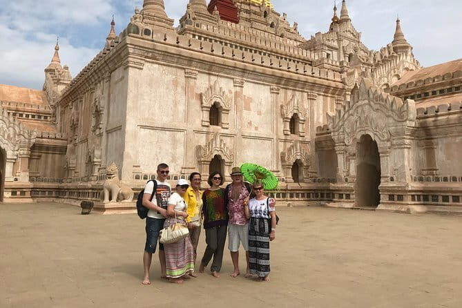 Private Bagan day tour by car with horse cart - FAQ