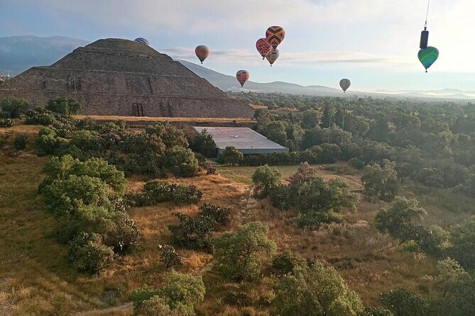 Private Balloon Over The Pyramids for Couples - Key Points