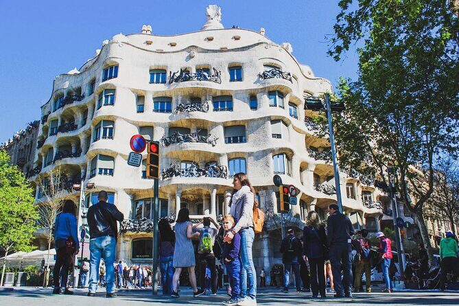 Private Barcelona Bike Tour, Gaudi's Art and Medieval Districts with Local Guide - Who Will Love This Tour?