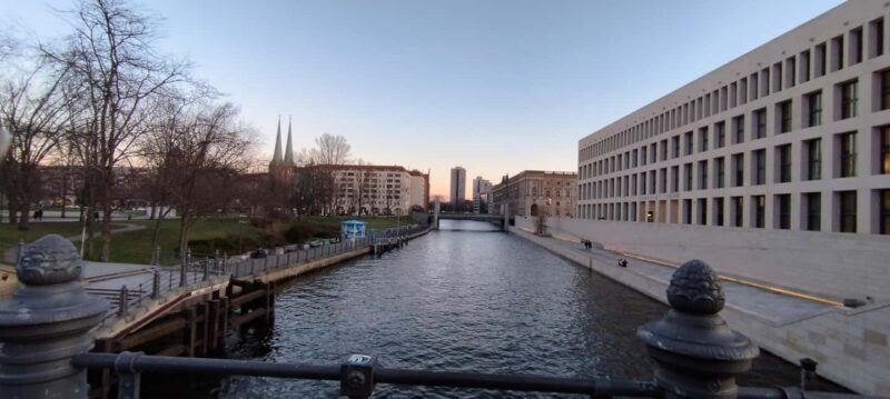 Private Berlin by Evening/Night Minivan, Driver aand Guide - Why This Tour Offers Great Value