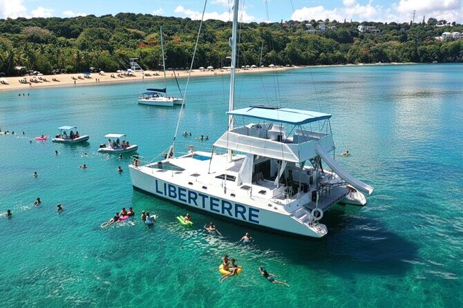 Private Boat for groups up to 15 people with jacuzzi and Lunch - Starting Point and Transportation