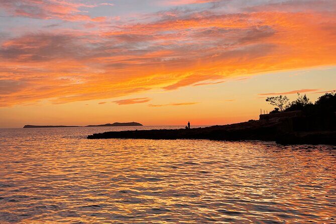 Private boat rental with snorkel in San Antonio, Ibiza - Key Points