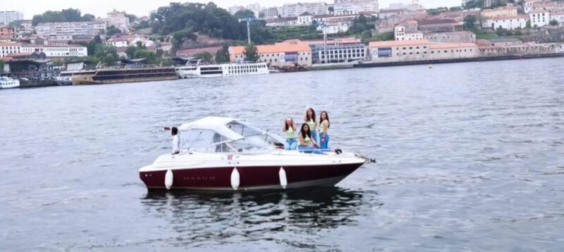 Private Boat Tour 6 Bridges 1h30, group price up to 6px - Practical Details and Value