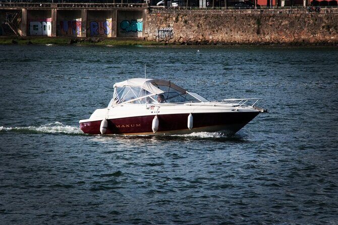 Private Boat Tour 6 Bridges and Ribeira 1h30 group price up to 6px - Who Will Love This Tour?