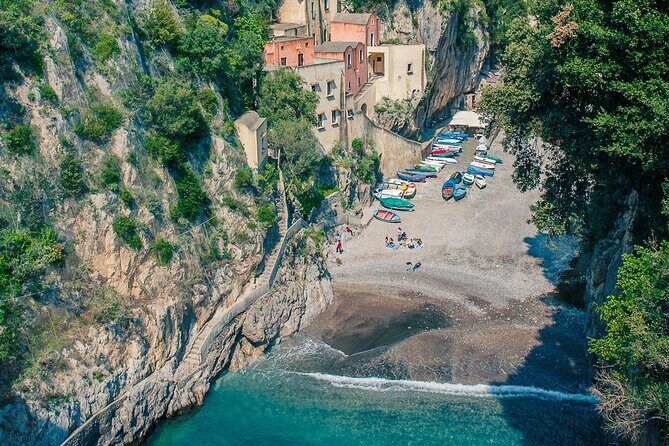 Private Boat Tour: 90 minutes in Amalfi Coast with snacks and drinks - Who Should Consider This Tour?