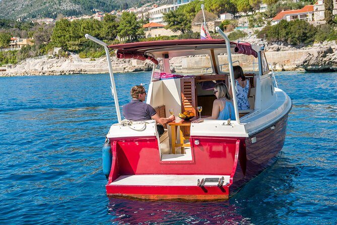 Private boat tour- explore the islands, find hidden caves and try snorkelling - The Experience of the Guides and Skippers