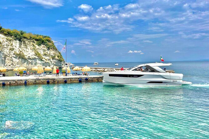 Private boat tour from Naples to Capri+Amalfi Coast JEANNEAU DB43 - FAQs