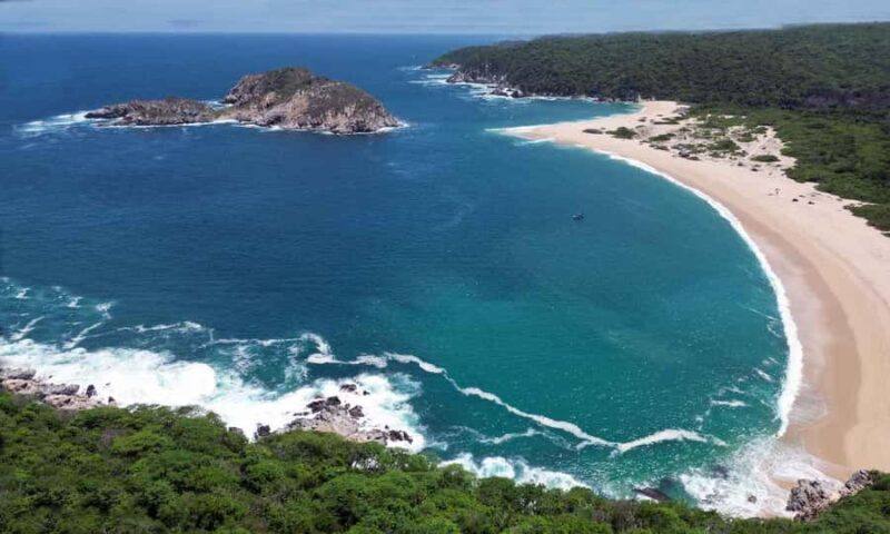 Private boat tour of the Huatulco Bays - Authentic Marine Encounters and Local Flavor