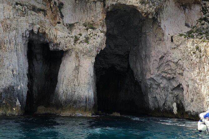 Private boat tour of the island of Ortigia and the sea caves - Discover the Beauty of Ortigia and its Sea Caves on a Private Boat Tour