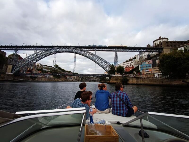 Private Boat Tour to Ponte D. Luís 1h, group price up to 6px - Key Points