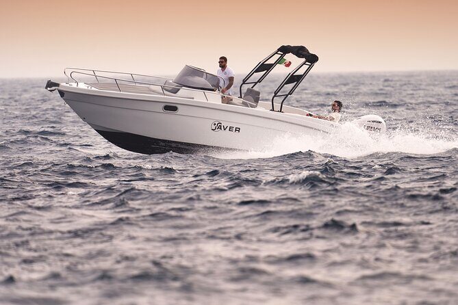 Private Boat Tour with Saver 7.50 WA - Exploring the Details of the Saver 7.50 Walkaround Tour