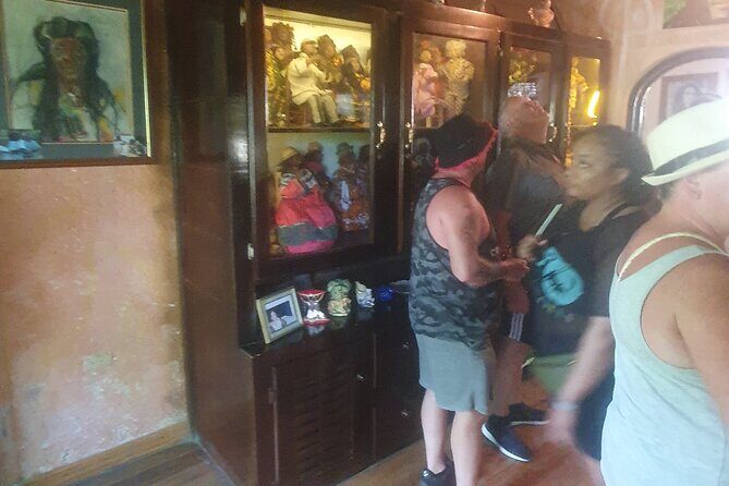 Private Bob Marley 9 Miles / Duns River fall entry fee includes - FAQ