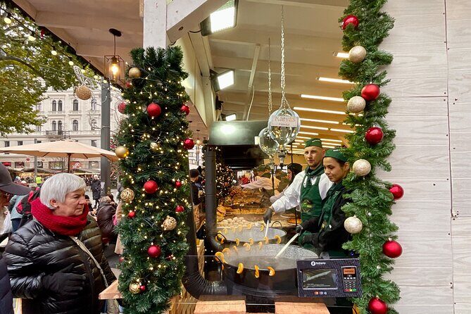 Private Budapest Christmas Market Tour with Chimney Cake & Mulled Wine - A Deep Dive into the Budapest Jewish Quarter Christmas Tour