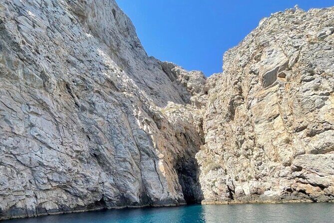 Private Caldera Cruise with Motor Yacht in Santorini - A Full Breakdown of the Experience