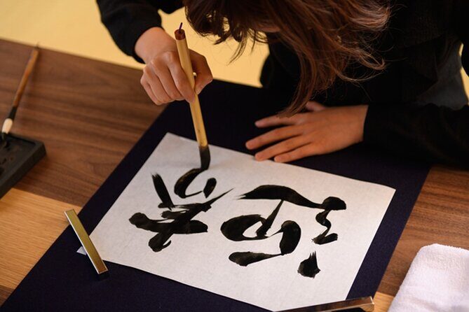 Private calligraphy lessons in a Japanese-style room in Shibuya - Key Points