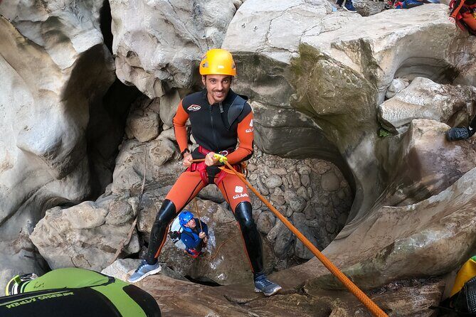 Private canyoning adventure in the Buitreras Canyon - Key Points