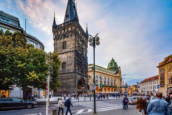 Private Car Transfer from Vienna to Prague with 2h of Sightseeing - FAQ